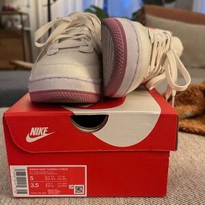 Nike Women's Sneakers in White and Pink